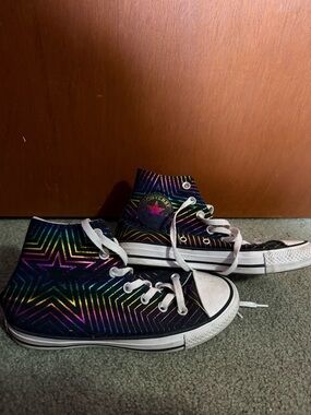 Converse Kids' High-Top Sneakers in Black with Rainbow Starline